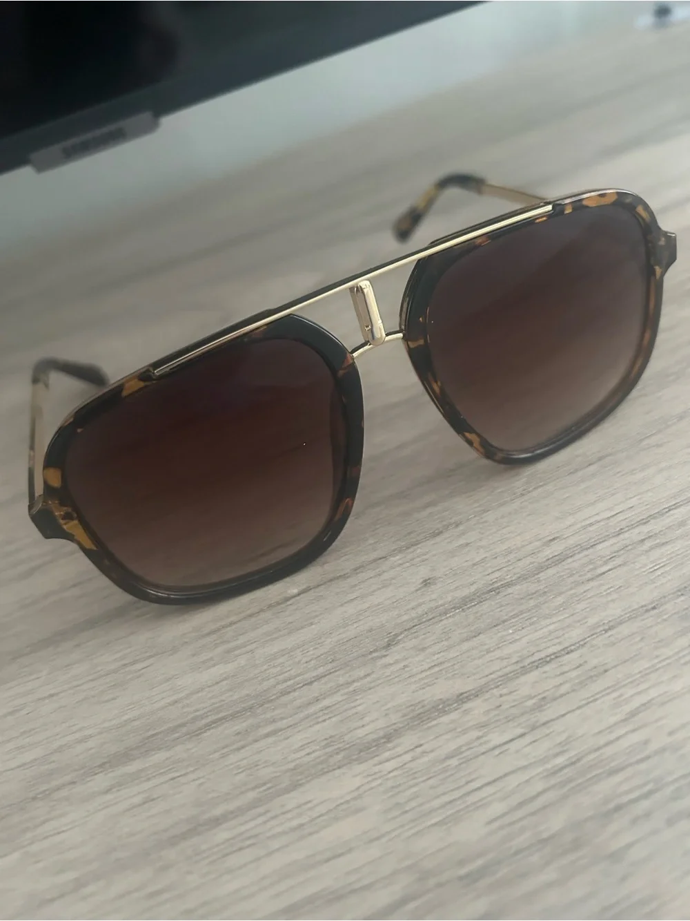 Free people women’s Tortoiseshell and Gold Aviator Sunglasses - Brown Lenses
